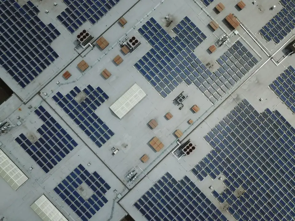 Çatı güneş enerji santrali, tam tepeden